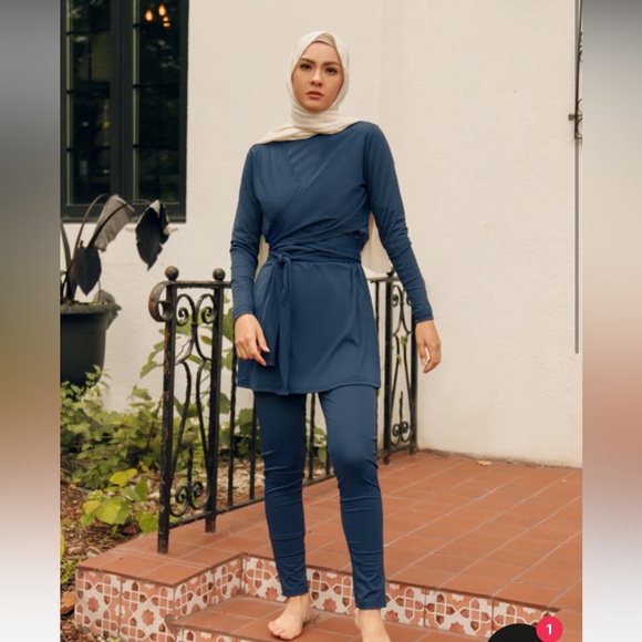 Hijabi swimsuit 2 piece burkini - Picture 1 of 3
